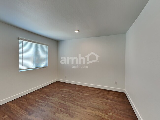 Building Photo - 6615 S 42nd Dr