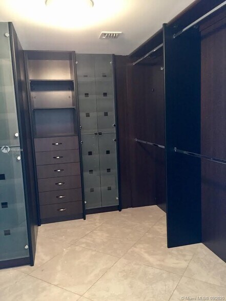 Building Photo - 17201 Collins Ave