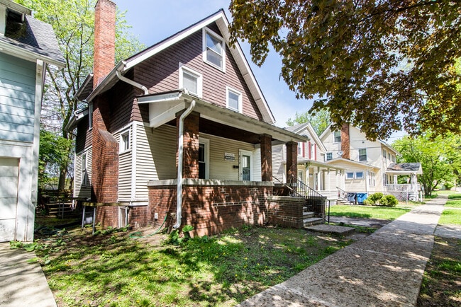 Primary Photo - 812 Sybil St