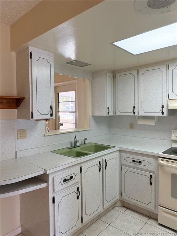 Building Photo - 2417 NW Holiday Ct