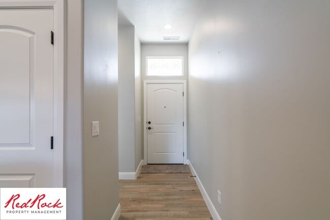 Building Photo - 2 Bedroom Townhome in Sky Ridge, Hurricane