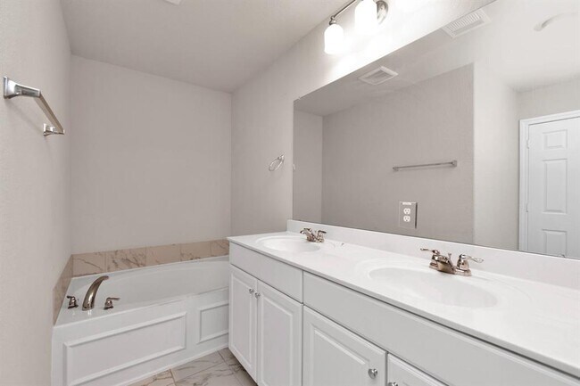 Building Photo - 1517 Portola Dr