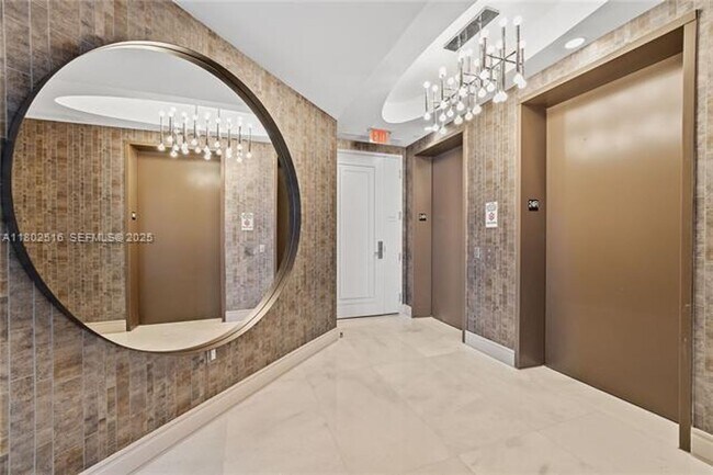 Building Photo - 17901 Collins Ave