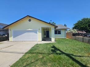 Building Photo - Lakeport Gem for rent