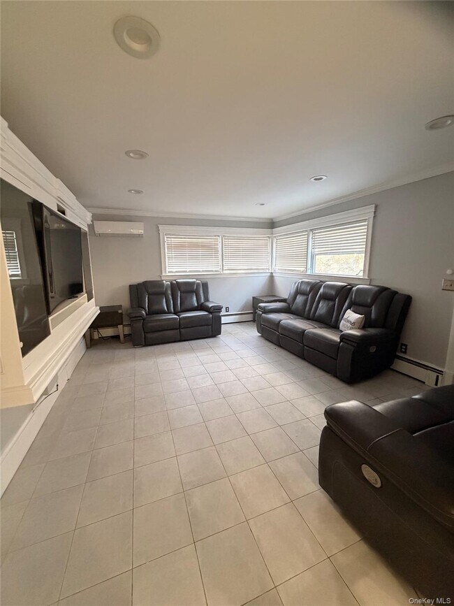 Building Photo - 7 Roosevelt Ave