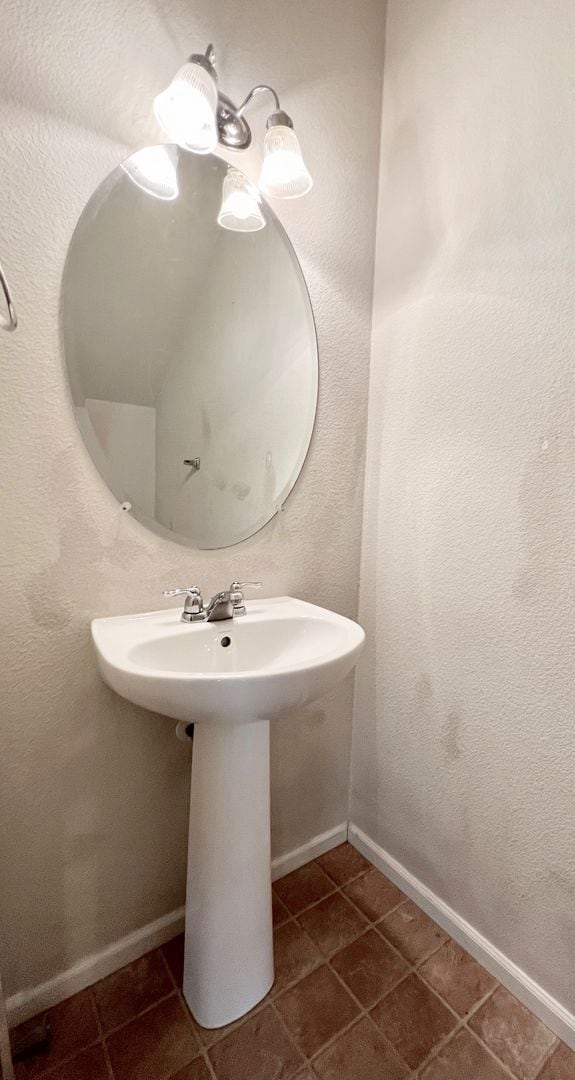 Building Photo - Spacious 2 Bed/2/5 Bath Townhome at The Bluffs at Spring Creek