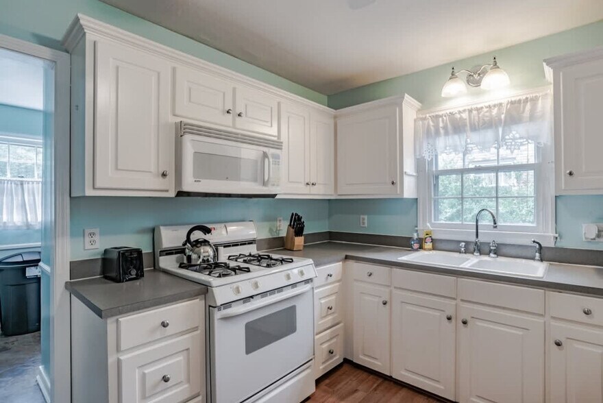 Building Photo - 413 Coventry Way