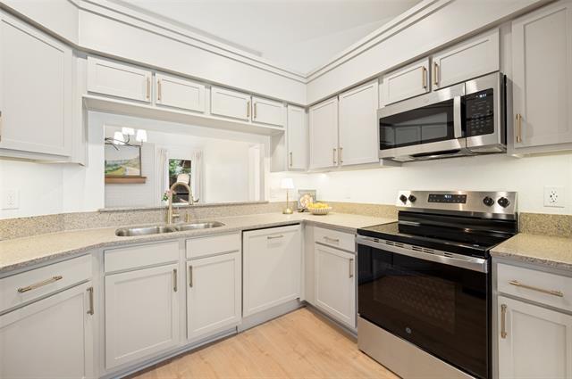 Building Photo - 8181 Willow Creek Dr