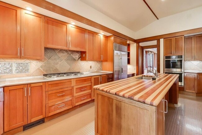 Building Photo - 28 Meadow Rd