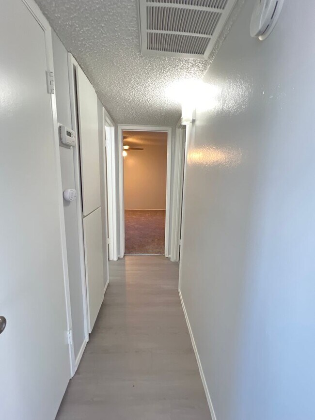 Building Photo - 2624 Loch Ness Ct