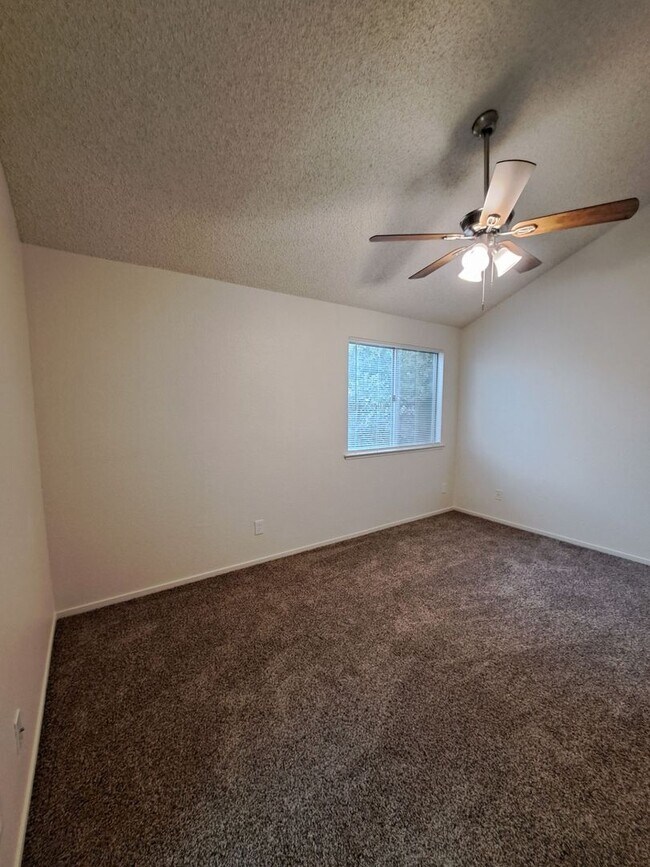 Building Photo - Stunning 2 Story Home with 3BR and a Backyard-Available Now!