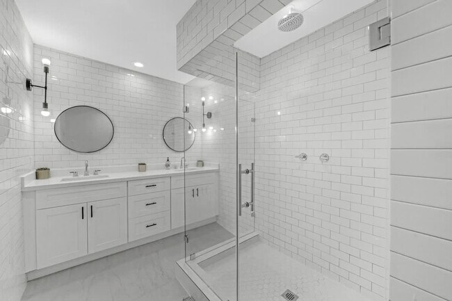 Building Photo - 5474 Imogene St