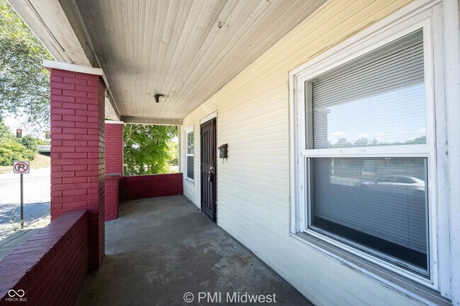 Building Photo - 445 W 29th St