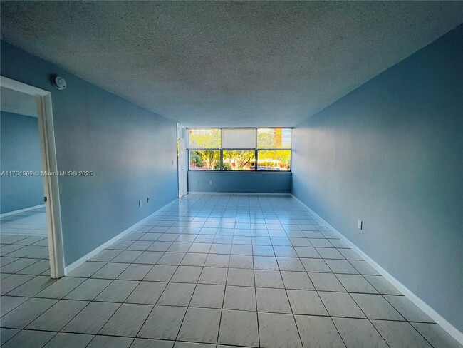 Building Photo - 1300 NE Miami Gardens Dr