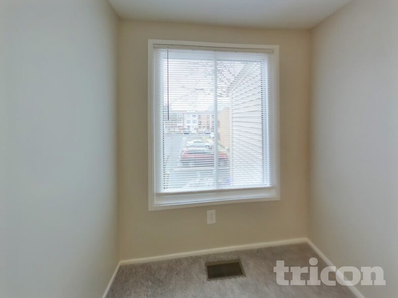 Building Photo - 9616 Brassie Way