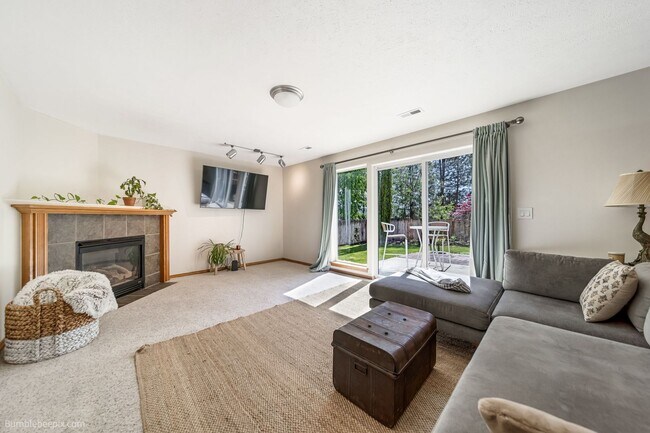 Building Photo - For Rent: Beautiful 3 Bed, 3 Bath Home in Desirable Eagle Ridge