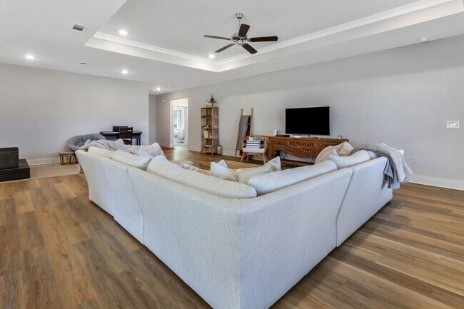 Building Photo - 4 BEDROOMS IN GULF BREEZE!!