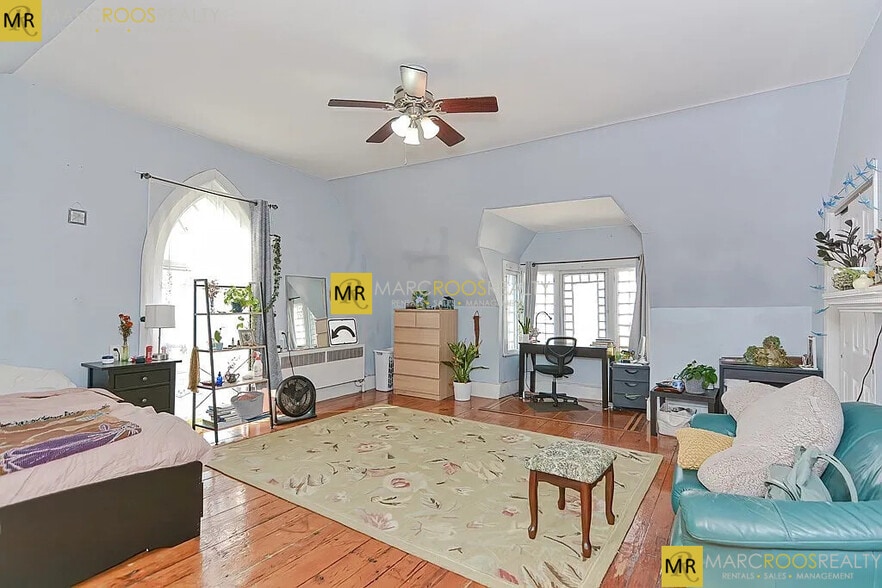 Building Photo - 139 Hillside St