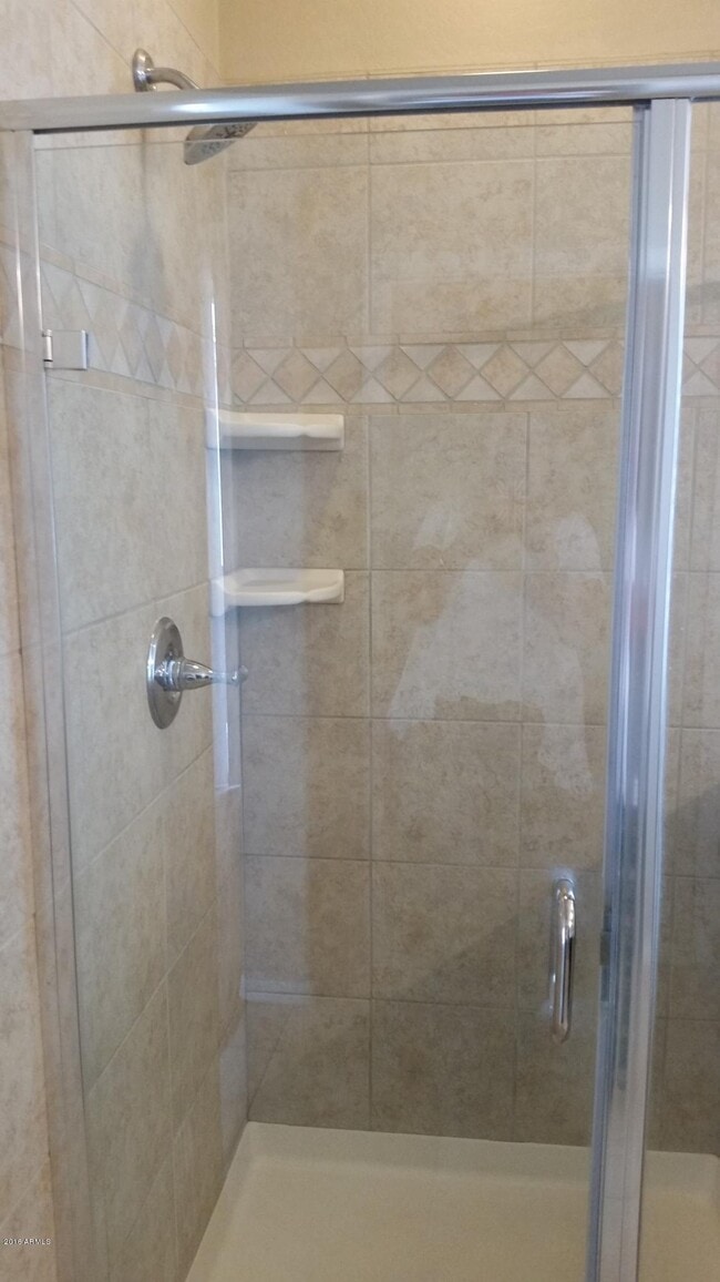 Building Photo - 5627 W Huntington Dr