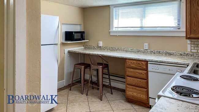 Building Photo - 228/230 S 300 W