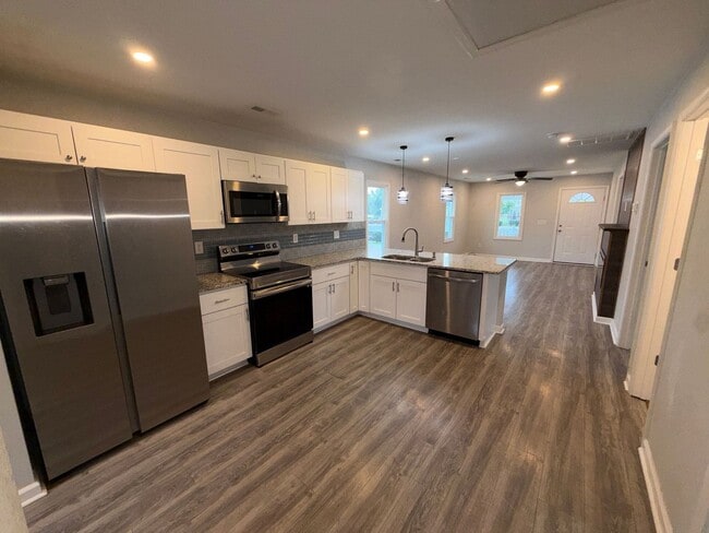 Building Photo - Welcome to this charming 3 bedroom home in Suffolk "ASK ABOUT OUR ZERO DEPOSIT"