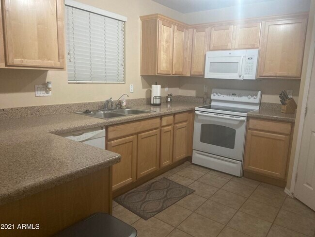 Building Photo - 13931 W Mauna Loa Ln
