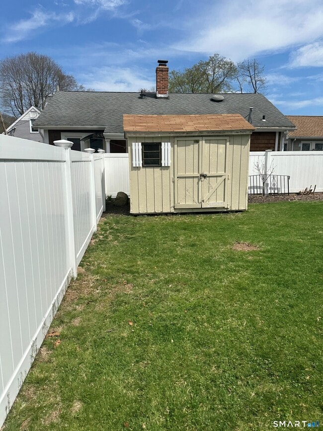 Building Photo - 31 Daggett St