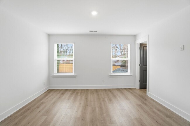 Building Photo - New Construction Townhome Minutes from Uptown