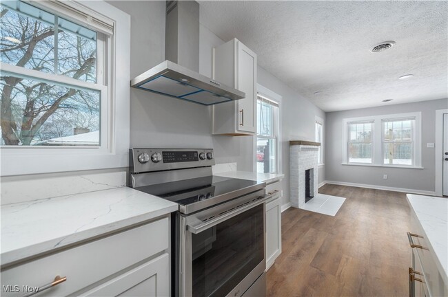 Building Photo - 218 Roxboro Rd