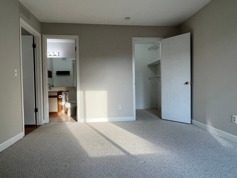 Building Photo - 225 Briarcrest