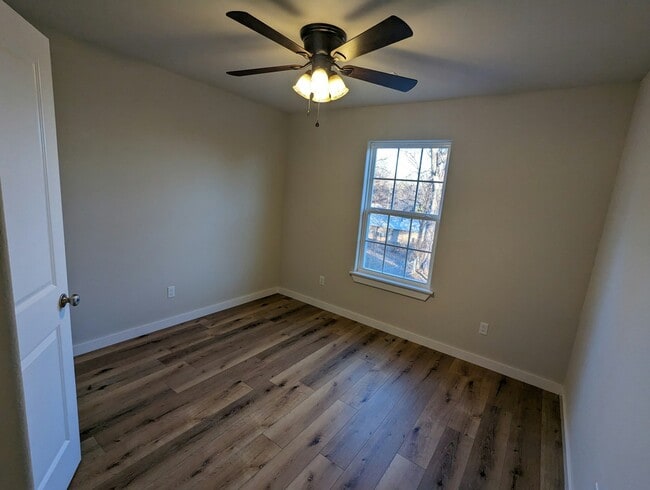 Building Photo - 137 S Bluff Ave