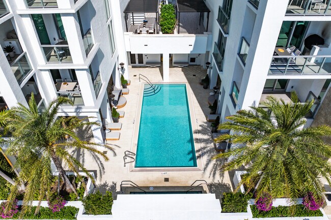 Building Photo - 495 E Royal Palm Rd