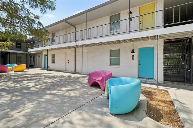 Building Photo - 321 E 8th St