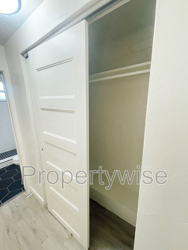 Building Photo - 376 E 300 S