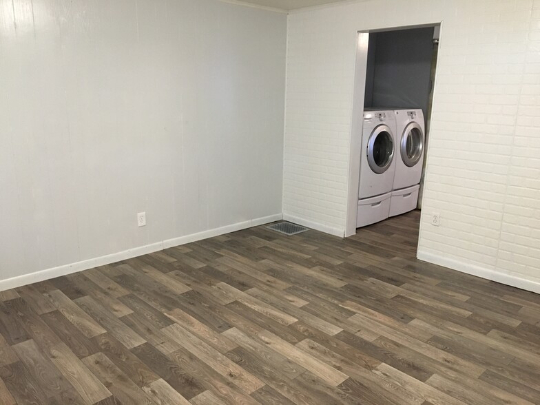 Building Photo - 1120 5th Avenue