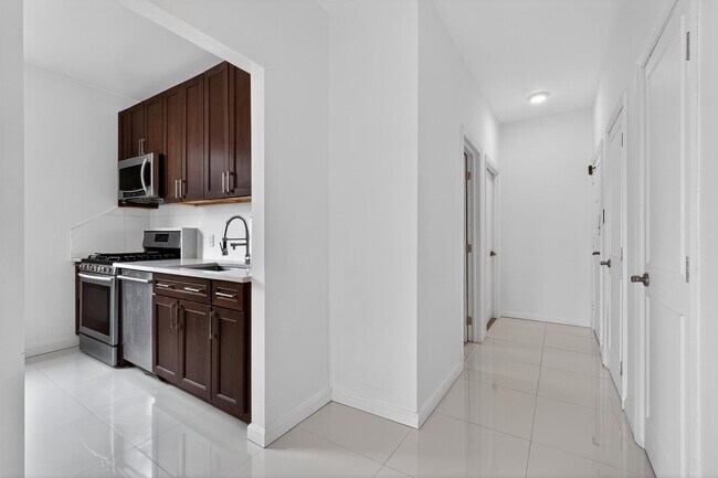 Building Photo - 104 Palisade Ave