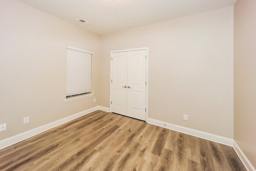 Building Photo - 4890 Summersun Dr