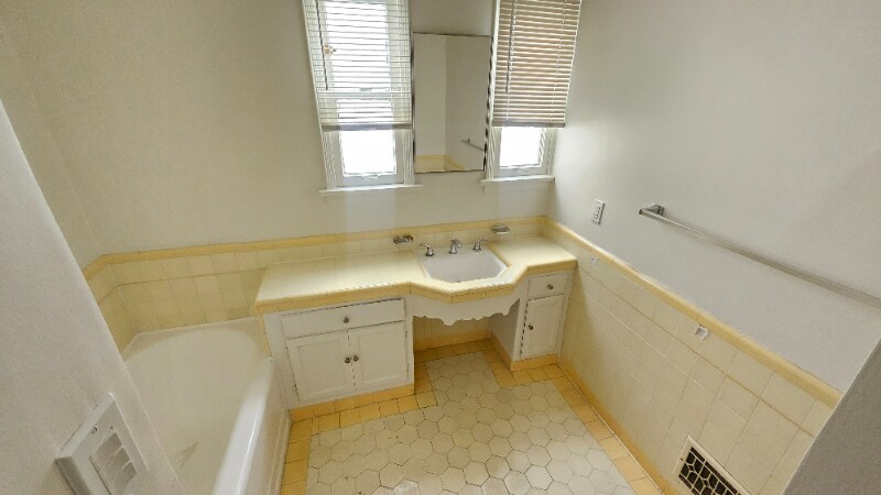 Building Photo - 224 S Tower Dr