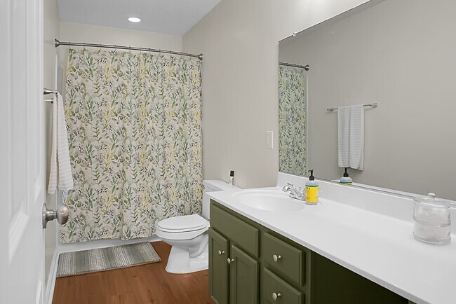 Building Photo - 124 Larkspur Dr