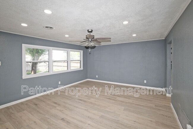 Building Photo - 3304 Janet Dr