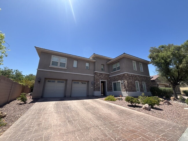 Building Photo - 5-Bed Retreat with Granite Elegance & Cozy Fireplace – 3690 Sq Ft of Comfort in Las Vegas with a ...