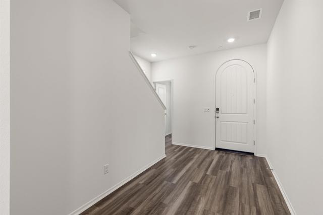 Building Photo - 895 Brookdale Dr