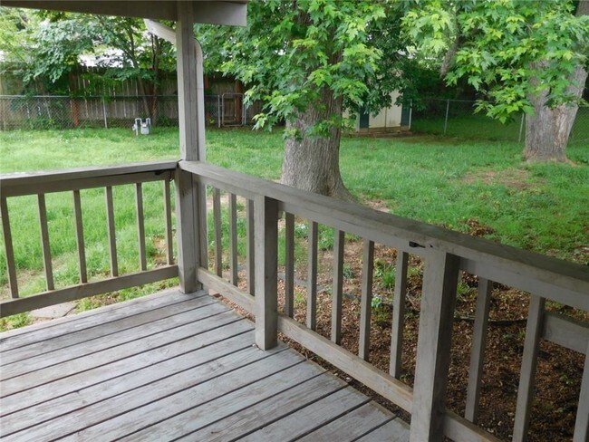 Building Photo - 309 Crestview Dr