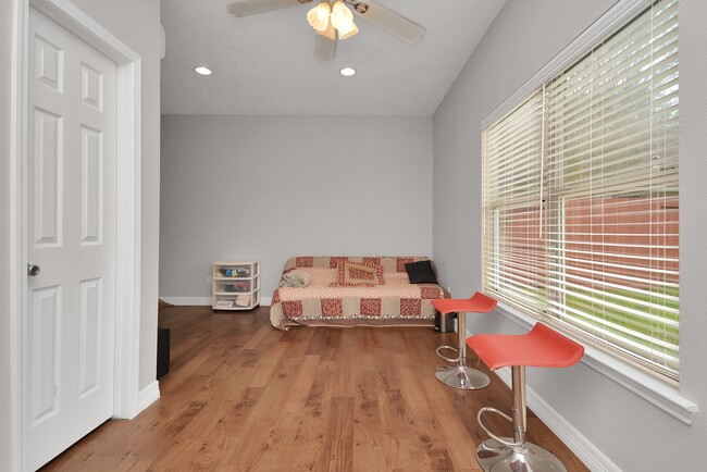 Building Photo - 2322 Lord Nelson Dr