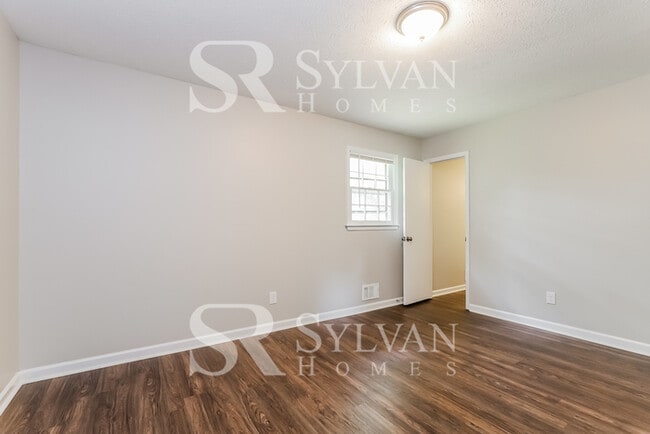 Building Photo - 4820 Oak Grove Dr