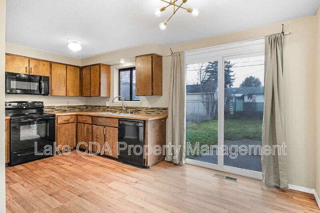 Building Photo - 1613 E Park Ln