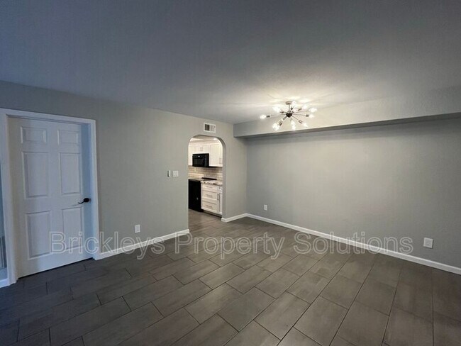 Building Photo - 8500 E Indian School Rd