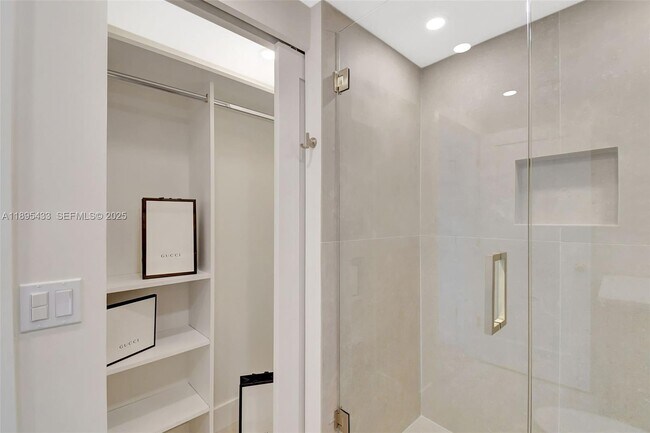 Building Photo - 3370 Hidden Bay Dr