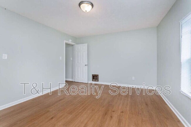 Building Photo - 326 Jefferson Ave