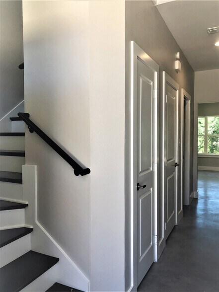 Building Photo - 10673 Brothers Ln